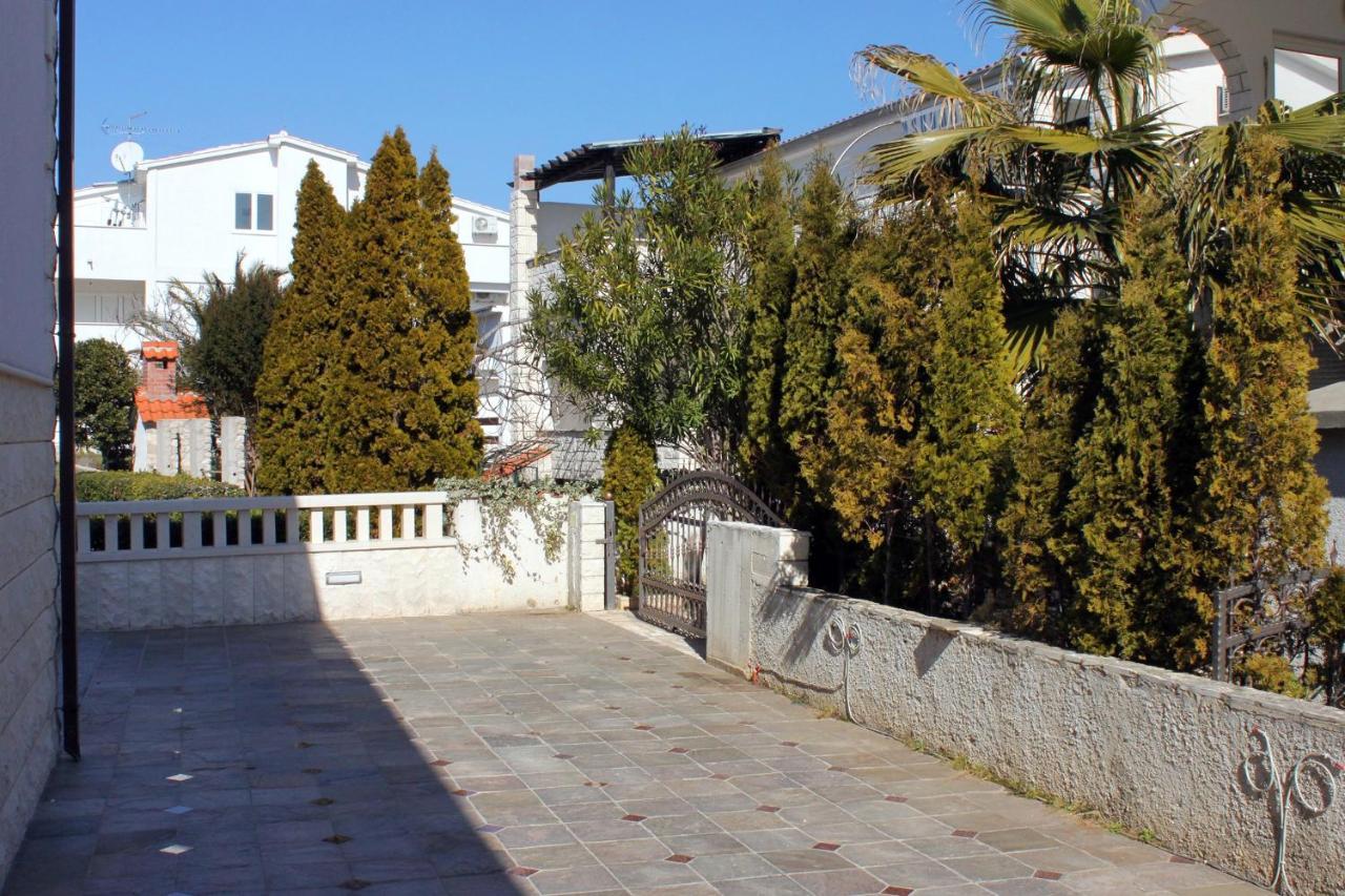 Family Friendly Apartments With A Swimming Pool Rogoznica - 7557 외부 사진
